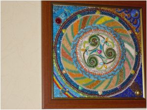 Beadwork piece by Ukrainian artist Sveta Prister of Kiev.