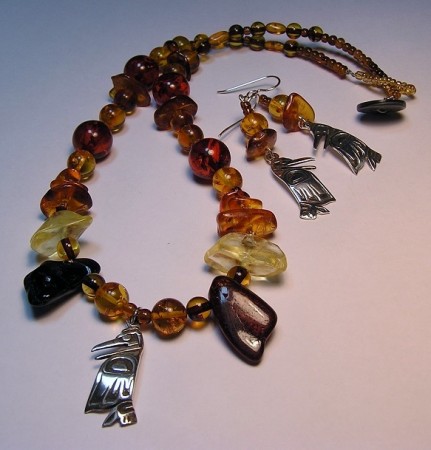 AmberTrade Bead Necklace Raven Steals the Sun